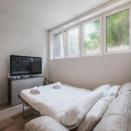 Modern Apartment 5 Min Walk From San Siro Stadium-2